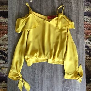 Akira yellow top